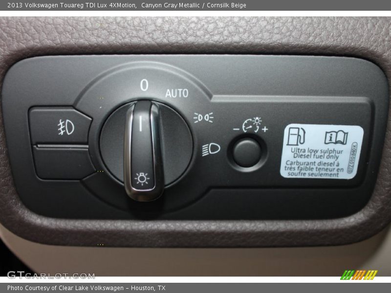 Canyon Gray Metallic / Cornsilk Beige 2013 Volkswagen Touareg TDI Lux 4XMotion