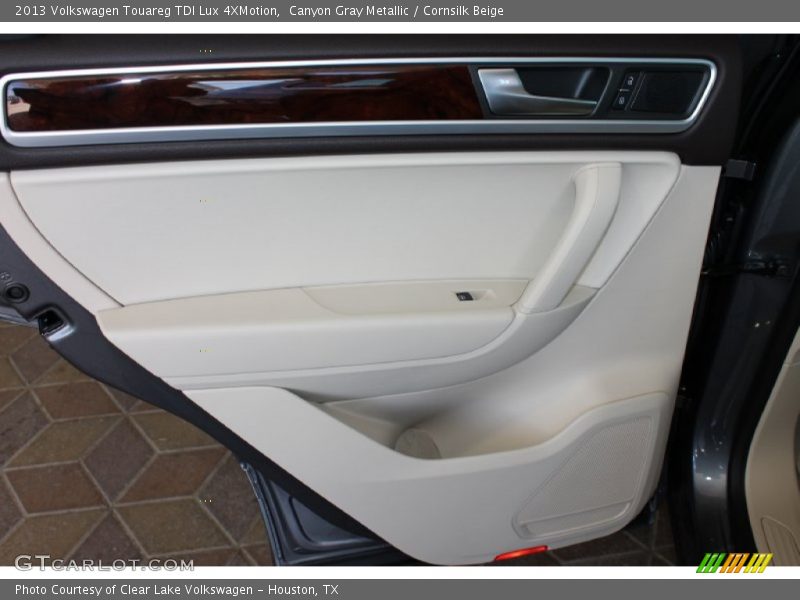 Canyon Gray Metallic / Cornsilk Beige 2013 Volkswagen Touareg TDI Lux 4XMotion