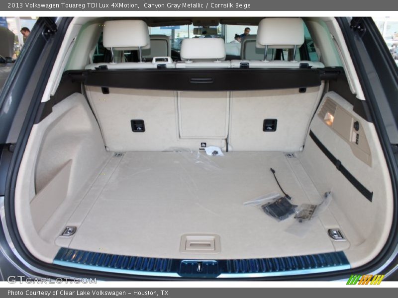 Canyon Gray Metallic / Cornsilk Beige 2013 Volkswagen Touareg TDI Lux 4XMotion