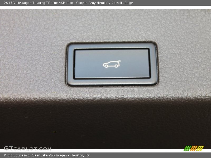Canyon Gray Metallic / Cornsilk Beige 2013 Volkswagen Touareg TDI Lux 4XMotion