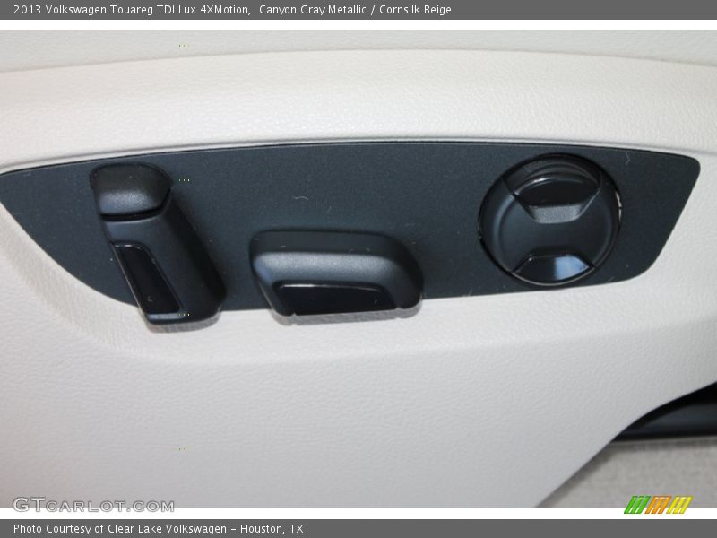 Canyon Gray Metallic / Cornsilk Beige 2013 Volkswagen Touareg TDI Lux 4XMotion