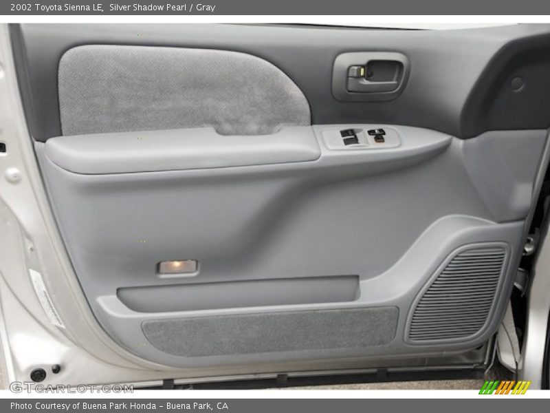 Silver Shadow Pearl / Gray 2002 Toyota Sienna LE