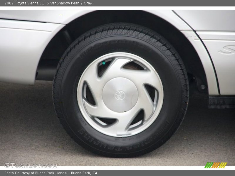 Silver Shadow Pearl / Gray 2002 Toyota Sienna LE