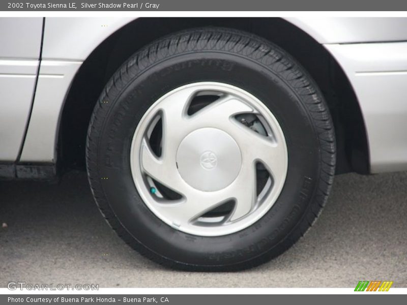 Silver Shadow Pearl / Gray 2002 Toyota Sienna LE