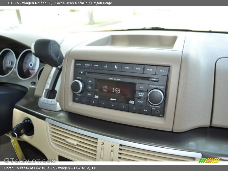 Cocoa Bean Metallic / Ceylon Beige 2010 Volkswagen Routan SE