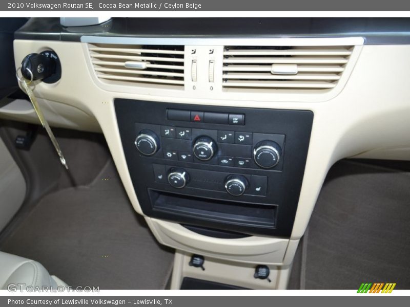 Cocoa Bean Metallic / Ceylon Beige 2010 Volkswagen Routan SE