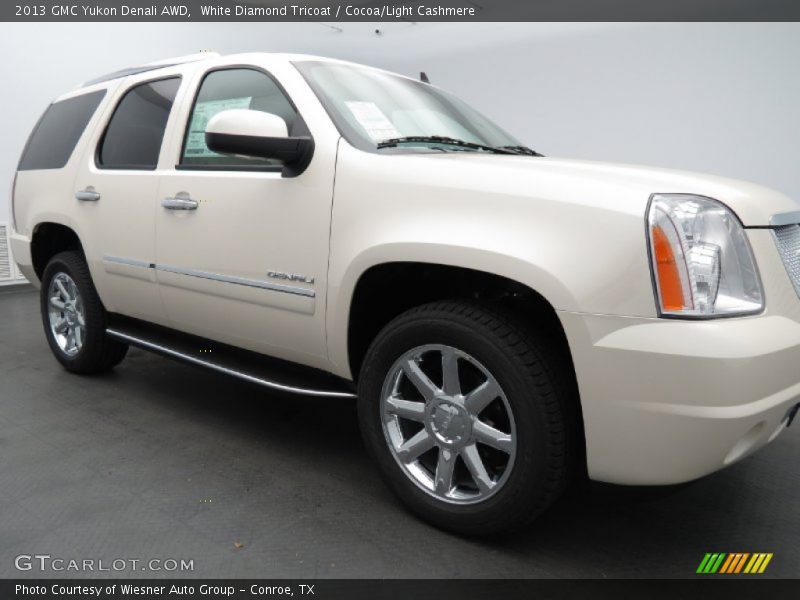 White Diamond Tricoat / Cocoa/Light Cashmere 2013 GMC Yukon Denali AWD