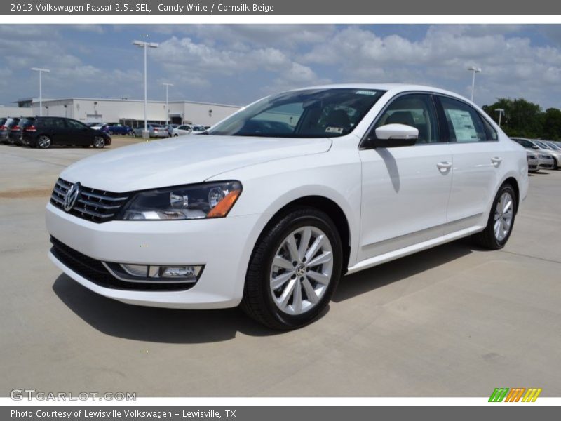 Front 3/4 View of 2013 Passat 2.5L SEL