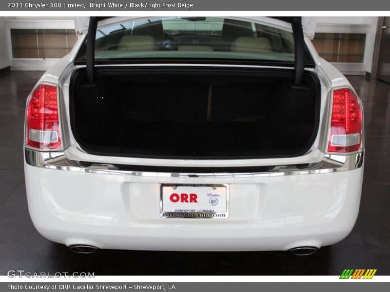 Bright White / Black/Light Frost Beige 2011 Chrysler 300 Limited
