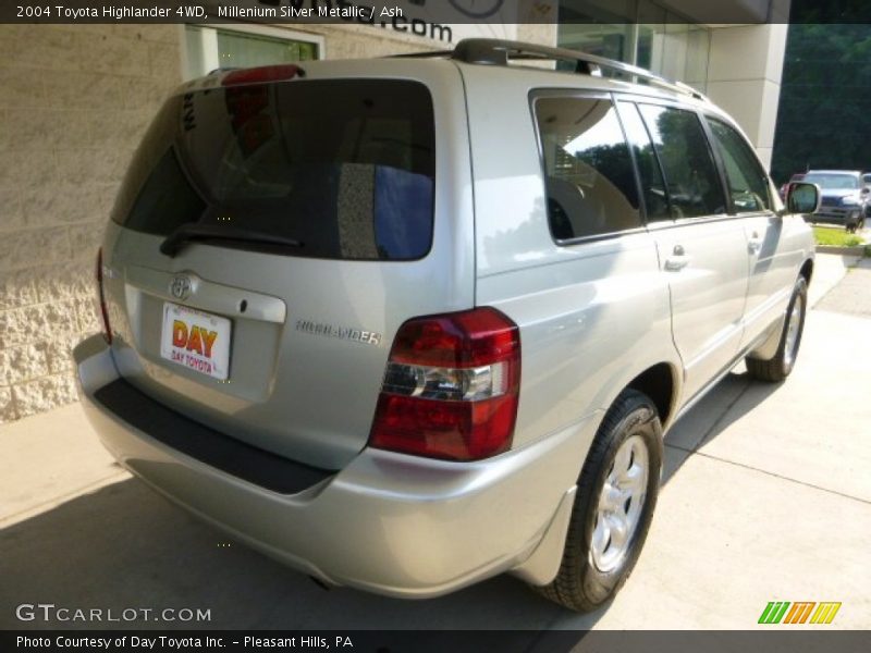 Millenium Silver Metallic / Ash 2004 Toyota Highlander 4WD