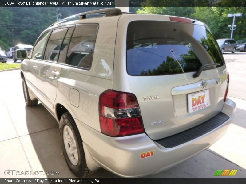 Millenium Silver Metallic / Ash 2004 Toyota Highlander 4WD