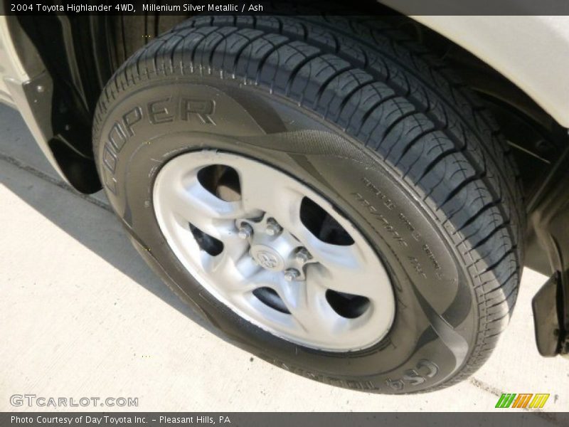 Millenium Silver Metallic / Ash 2004 Toyota Highlander 4WD