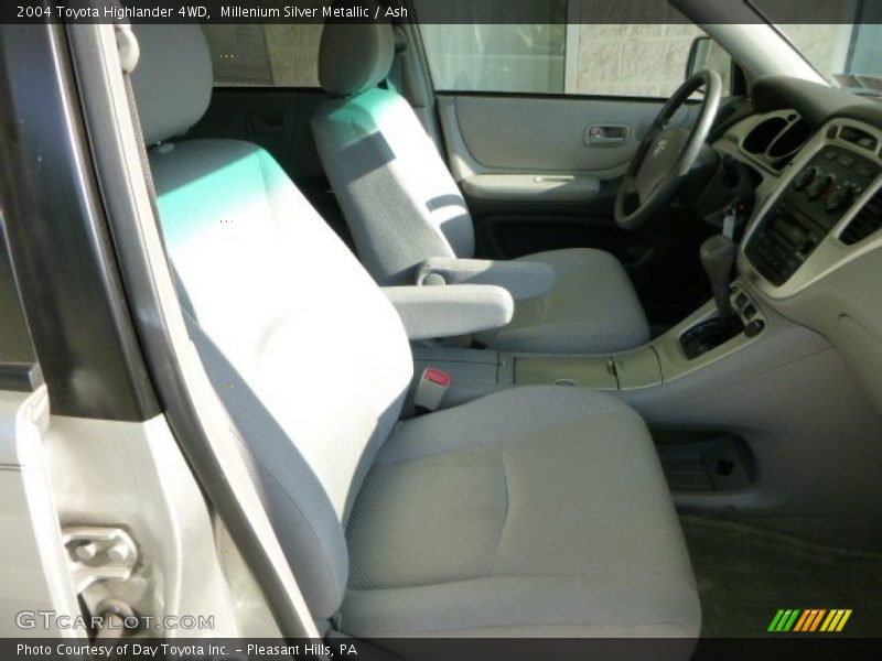 Millenium Silver Metallic / Ash 2004 Toyota Highlander 4WD