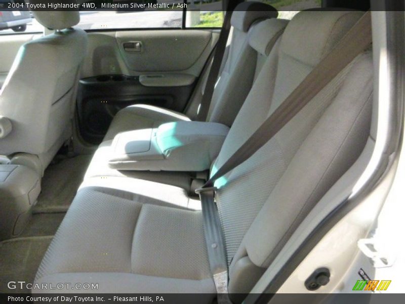 Millenium Silver Metallic / Ash 2004 Toyota Highlander 4WD