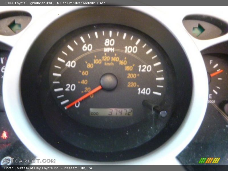 Millenium Silver Metallic / Ash 2004 Toyota Highlander 4WD