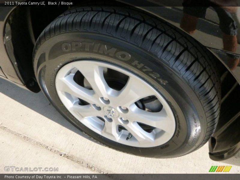 Black / Bisque 2011 Toyota Camry LE