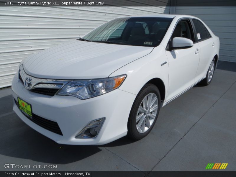 Super White / Light Gray 2013 Toyota Camry Hybrid XLE