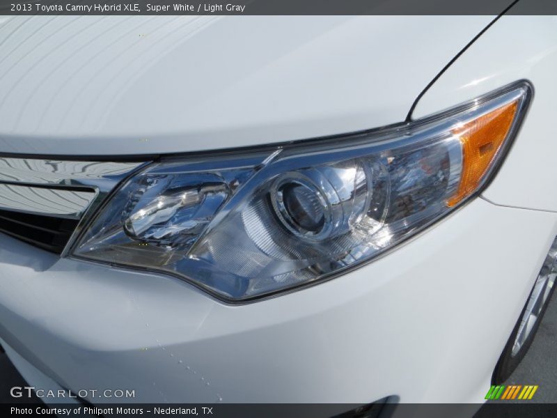 Super White / Light Gray 2013 Toyota Camry Hybrid XLE