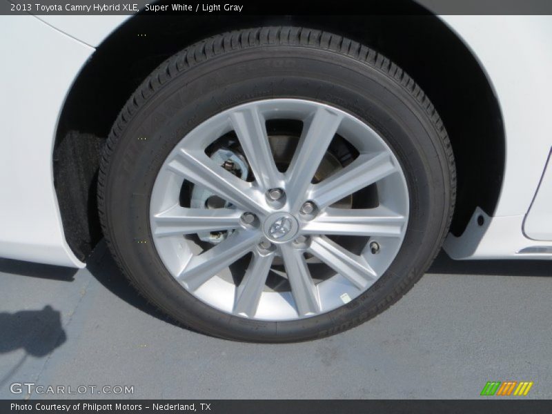Super White / Light Gray 2013 Toyota Camry Hybrid XLE