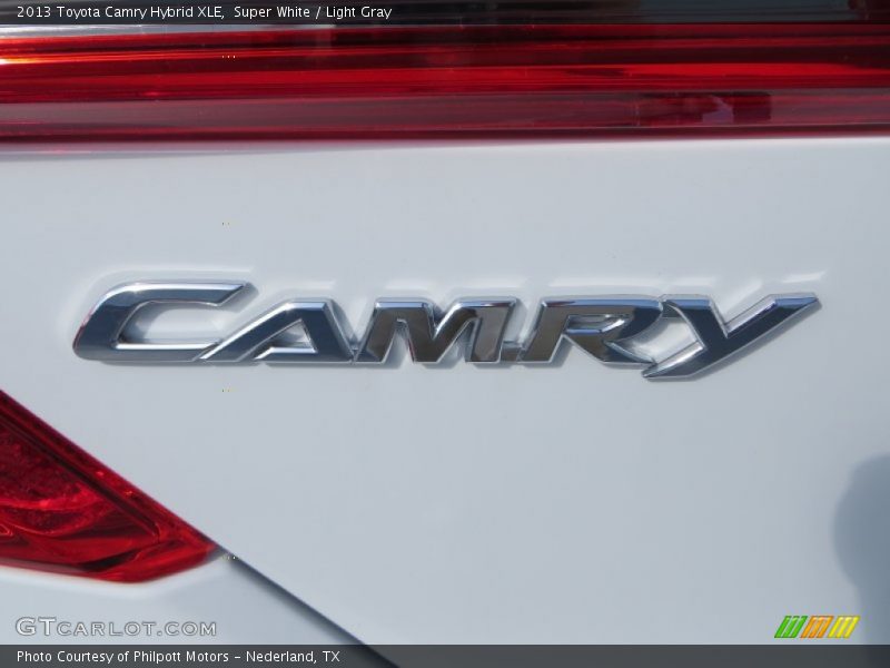 Super White / Light Gray 2013 Toyota Camry Hybrid XLE