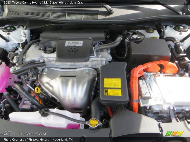 Super White / Light Gray 2013 Toyota Camry Hybrid XLE