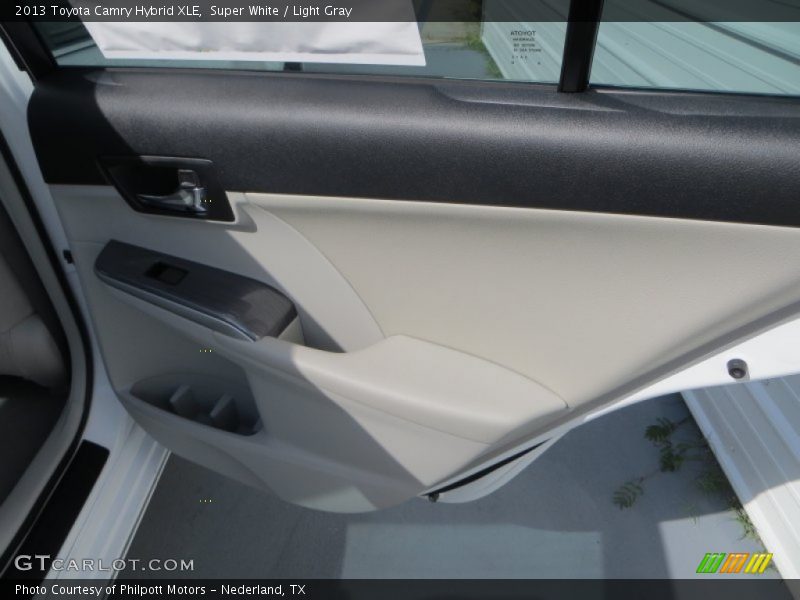 Super White / Light Gray 2013 Toyota Camry Hybrid XLE