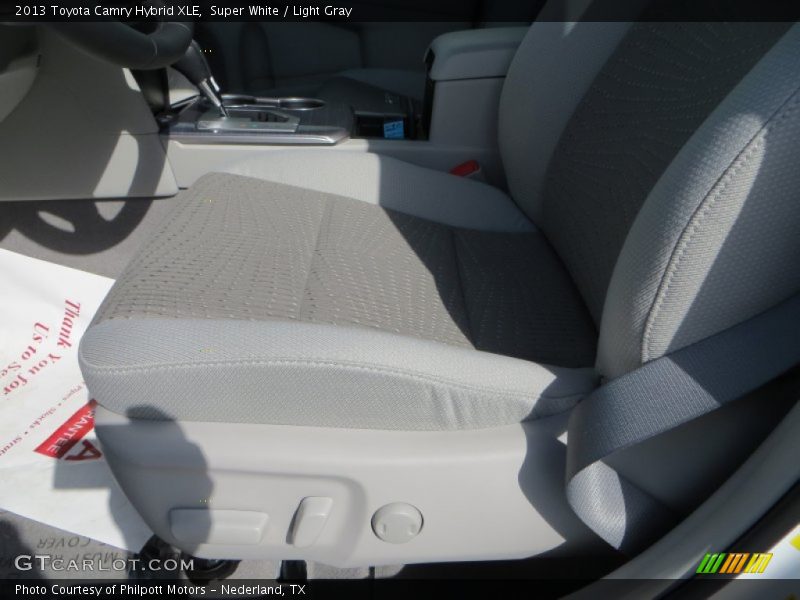 Super White / Light Gray 2013 Toyota Camry Hybrid XLE
