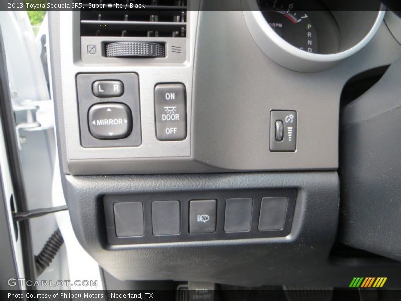 Super White / Black 2013 Toyota Sequoia SR5