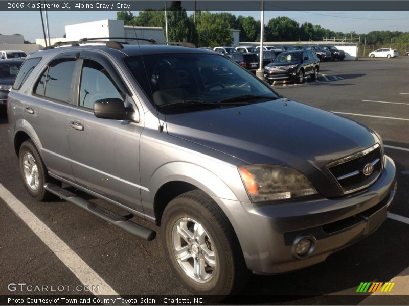 Front 3/4 View of 2006 Sorento LX