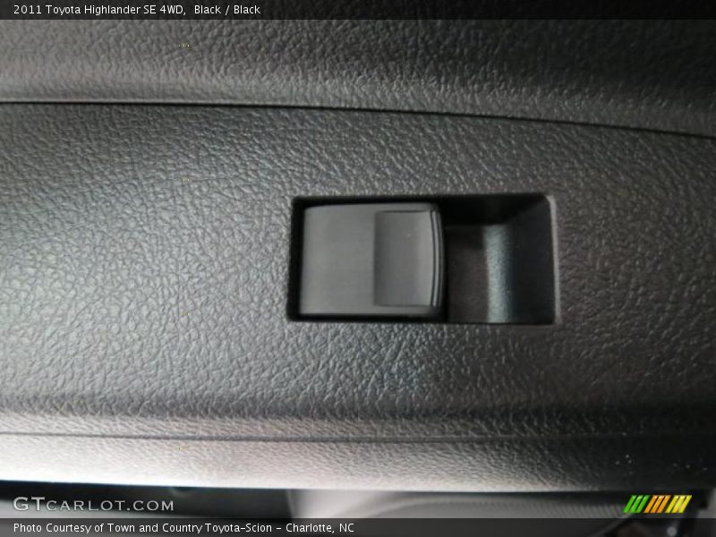Black / Black 2011 Toyota Highlander SE 4WD