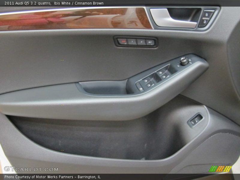 Ibis White / Cinnamon Brown 2011 Audi Q5 3.2 quattro