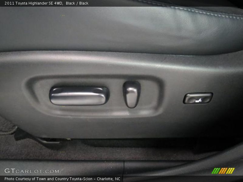 Black / Black 2011 Toyota Highlander SE 4WD