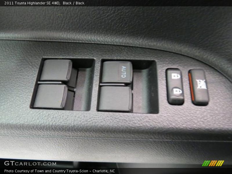 Black / Black 2011 Toyota Highlander SE 4WD