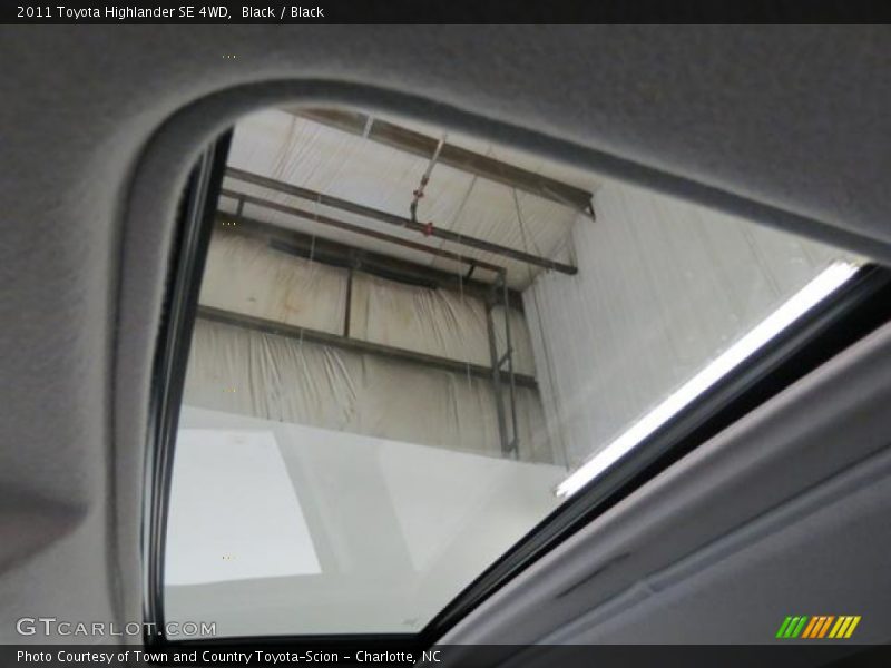 Black / Black 2011 Toyota Highlander SE 4WD