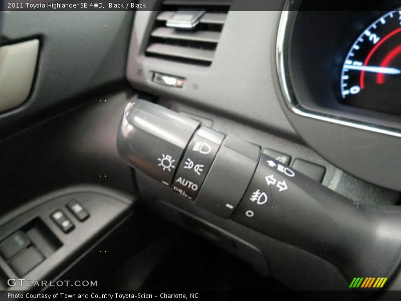 Controls of 2011 Highlander SE 4WD