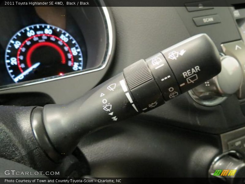 Controls of 2011 Highlander SE 4WD