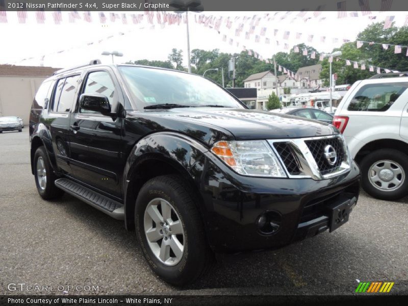 Front 3/4 View of 2012 Pathfinder S 4x4