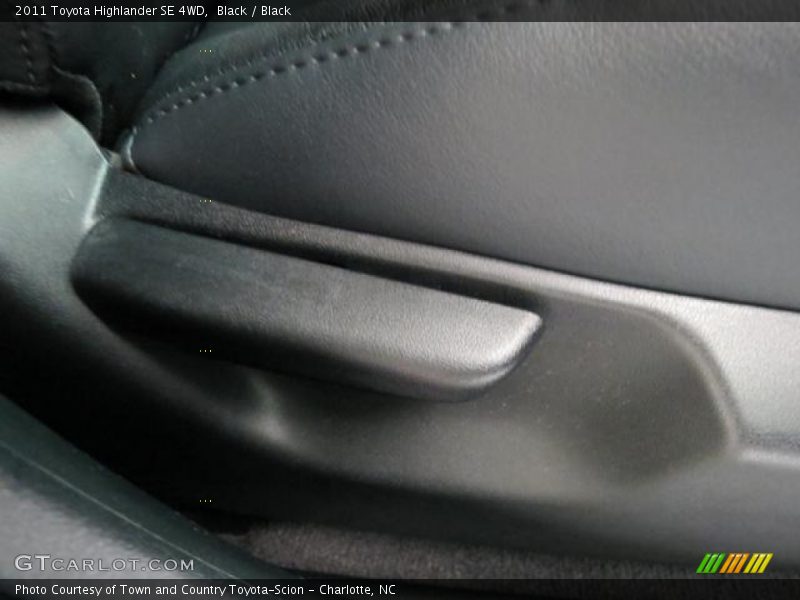 Black / Black 2011 Toyota Highlander SE 4WD