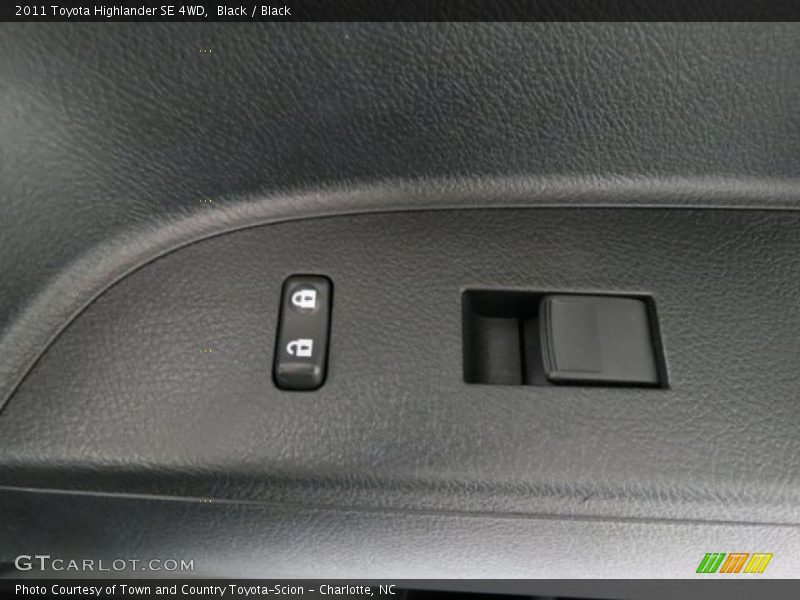 Black / Black 2011 Toyota Highlander SE 4WD