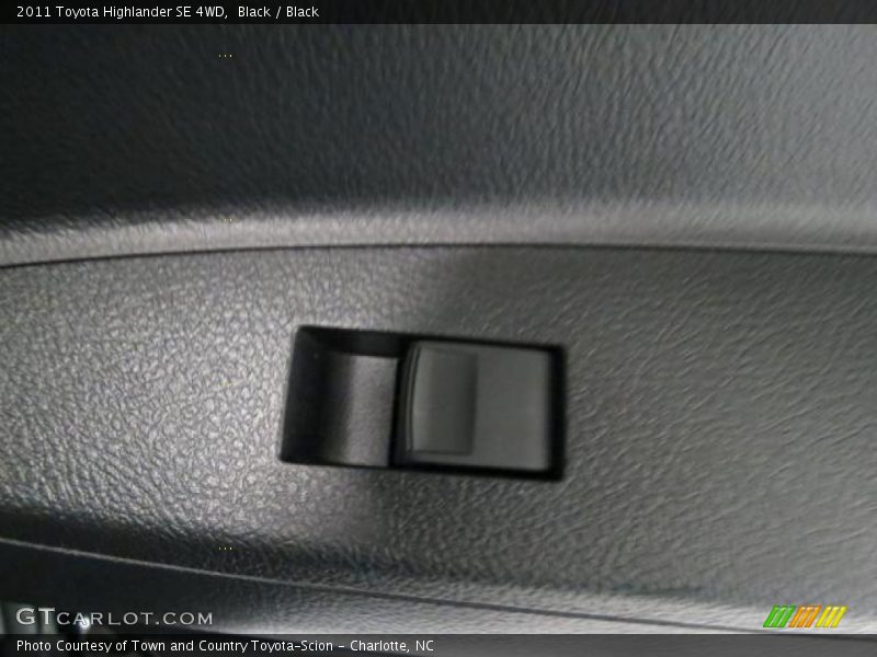 Black / Black 2011 Toyota Highlander SE 4WD