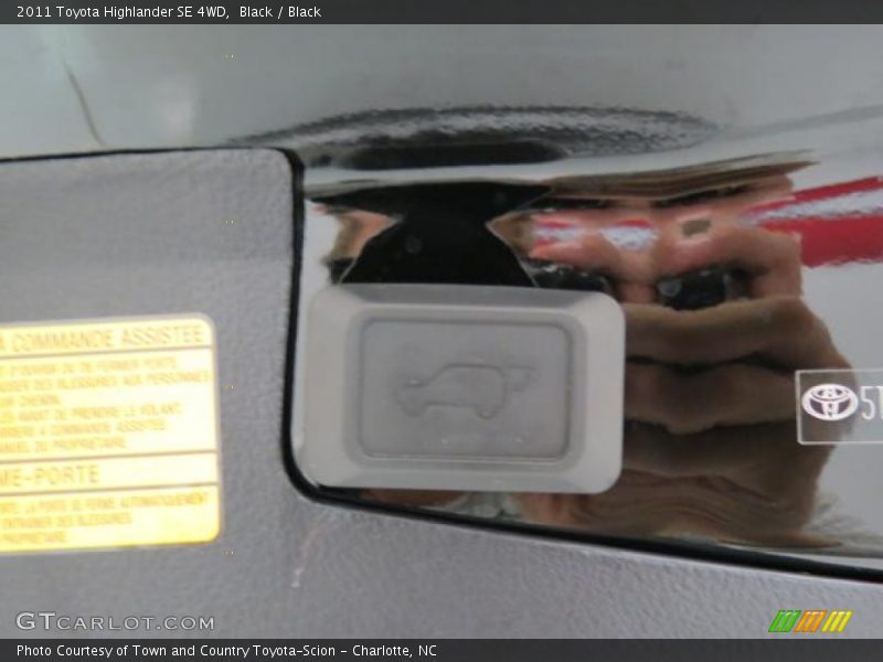Black / Black 2011 Toyota Highlander SE 4WD