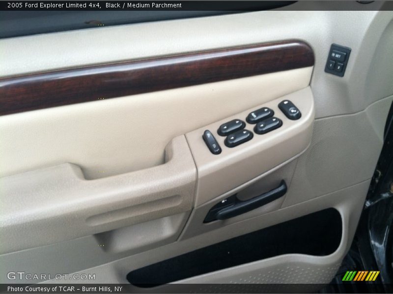 Black / Medium Parchment 2005 Ford Explorer Limited 4x4