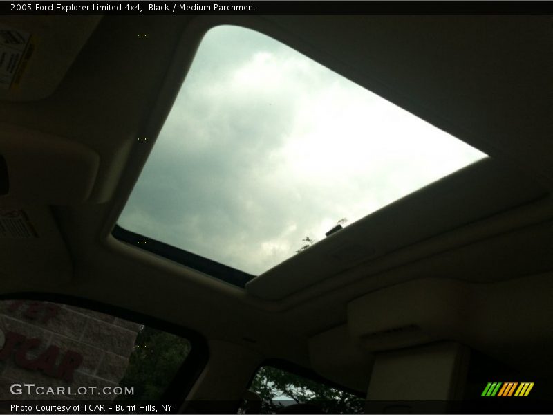 Black / Medium Parchment 2005 Ford Explorer Limited 4x4