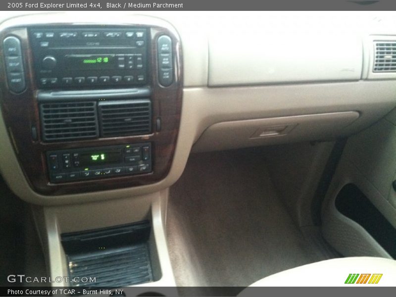 Black / Medium Parchment 2005 Ford Explorer Limited 4x4
