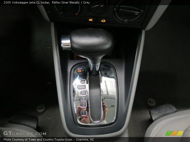 Reflex Silver Metallic / Grey 2005 Volkswagen Jetta GL Sedan