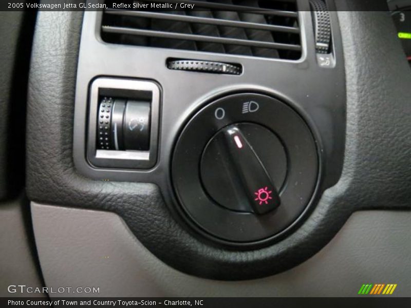 Reflex Silver Metallic / Grey 2005 Volkswagen Jetta GL Sedan