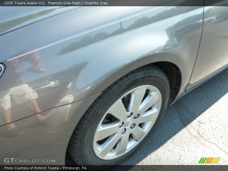 Phantom Gray Pearl / Graphite Gray 2005 Toyota Avalon XLS