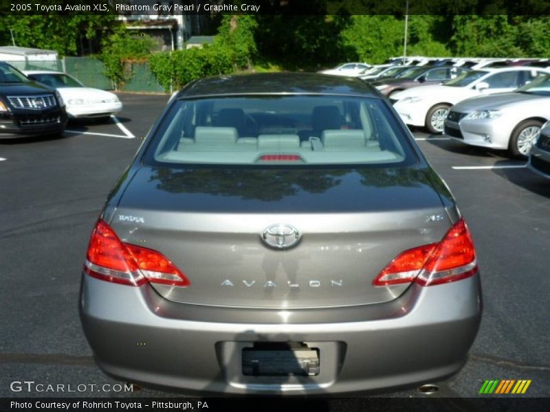 Phantom Gray Pearl / Graphite Gray 2005 Toyota Avalon XLS