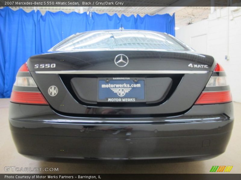 Black / Grey/Dark Grey 2007 Mercedes-Benz S 550 4Matic Sedan