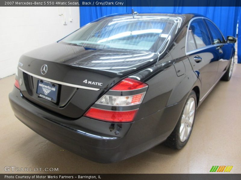 Black / Grey/Dark Grey 2007 Mercedes-Benz S 550 4Matic Sedan